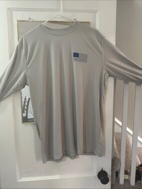 Men's Gray Long-Sleeve Performance Tee with Small Flag Graphic